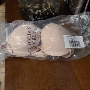 NWT VS Pink Tback & front snap push up bra